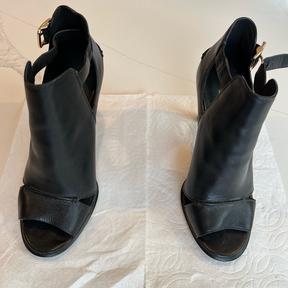 Coach Heels - Picture 3 of 4